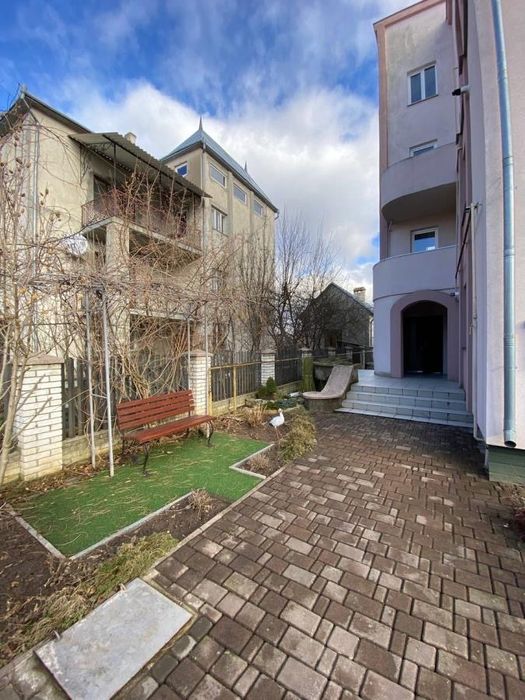 Найдешевша трійка в будинку клубного типу готова до ремонту!