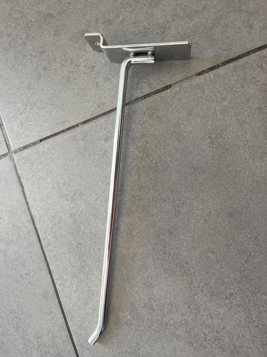 grampo metálico para prateleiras