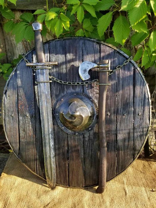 Художня реконструкція зброї древніх русичів