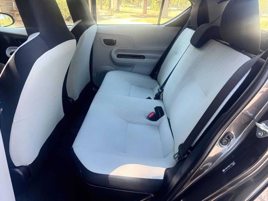 Toyota Prius Four      2014