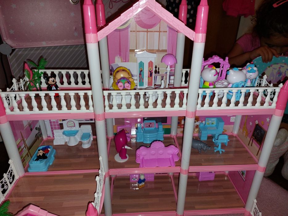 Casa de bonecas sem mobília