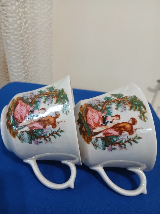 Чашки фарфоровиє