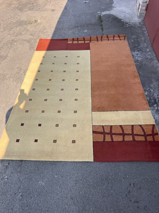 Продаю килим в хорошому стані