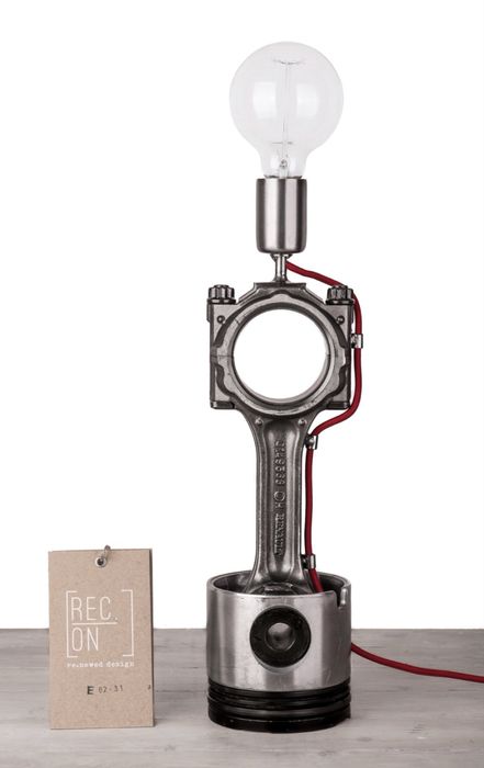 Wyjątkowa lampa stołowa REC.ON – z części samochodowych, nowa!