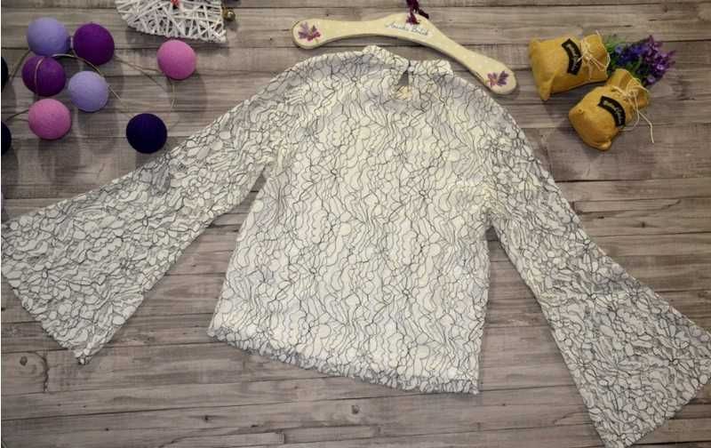 NA-KD Aeryne bluzka koronkowa rozszerzane rekawy