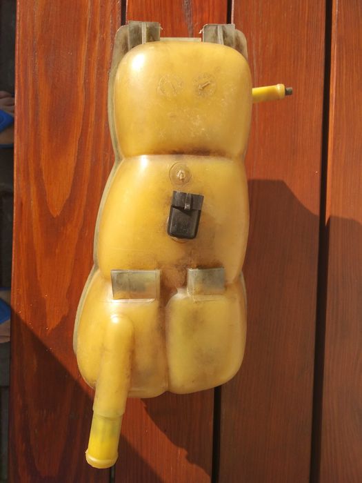 розширювальний бачок до дизельного двигуна Opel Omega 1995-2004