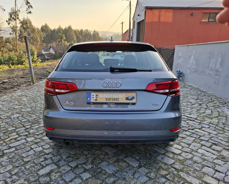 Audi A3 Sportback 1.6 TDI Design 135 Mil Kms Nacional de 2017/10