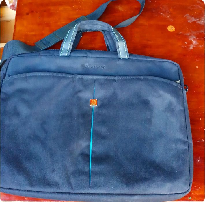 Фирменная сумка для ноутбука