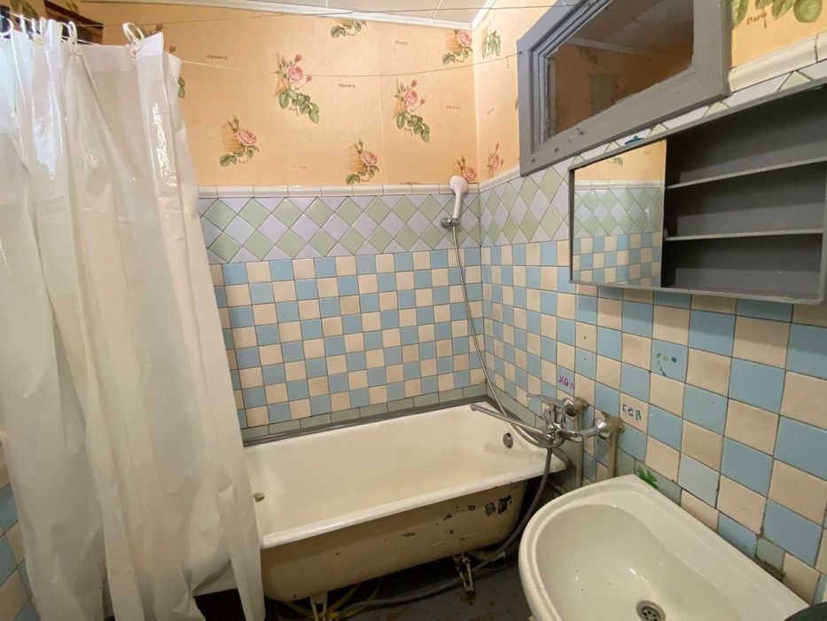 Продам 2-ка на Довженка