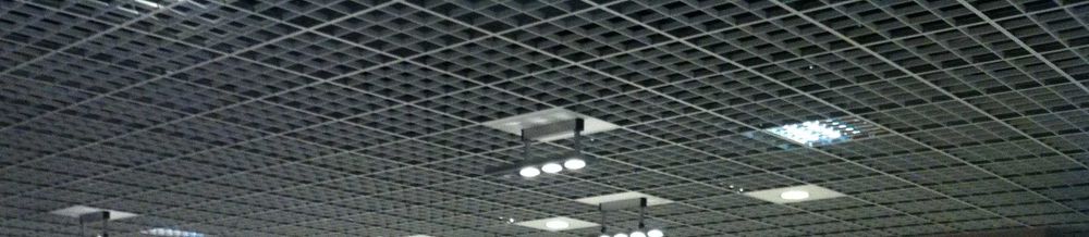 kompletny sufit podwieszany aluminiowy rastrowy
