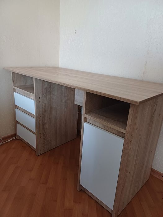 Письмовий  стіл.
