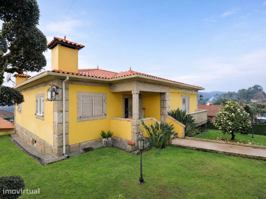 Moradia T5 de cave e rés-do-chão | Airães, Felgueiras