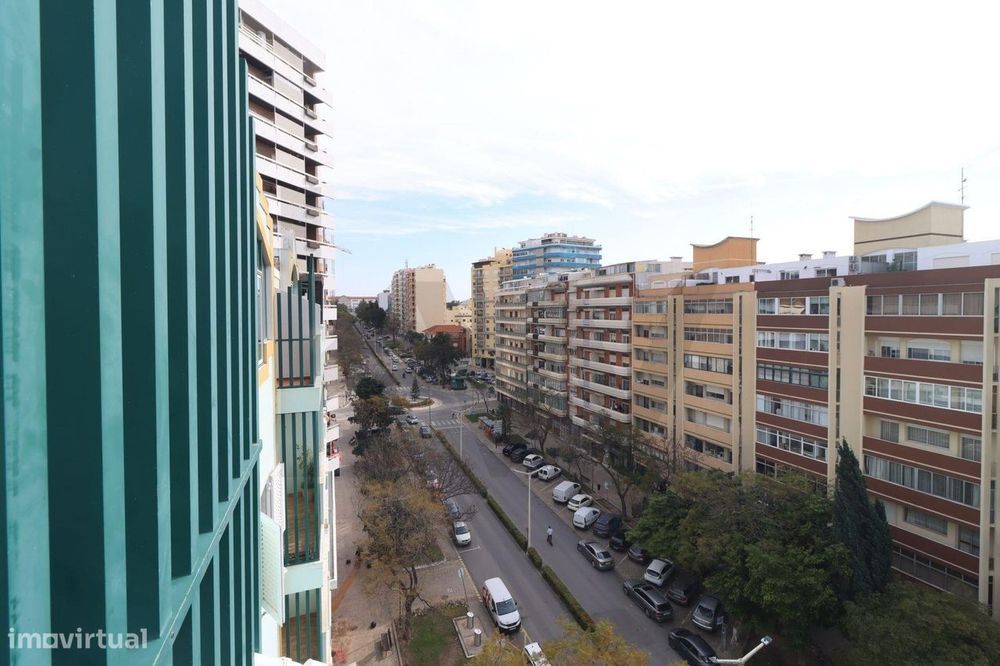 Penthouse T2 com terraço e vista Ria Formosa na Av. 5 de Outubro, Faro