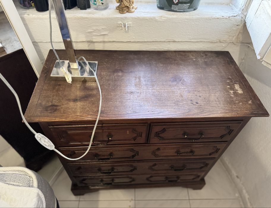 Mobílias Clássicas de Madeira (Cômoda e Mesa de Apoio) - Vendo Juntas ou Separadas