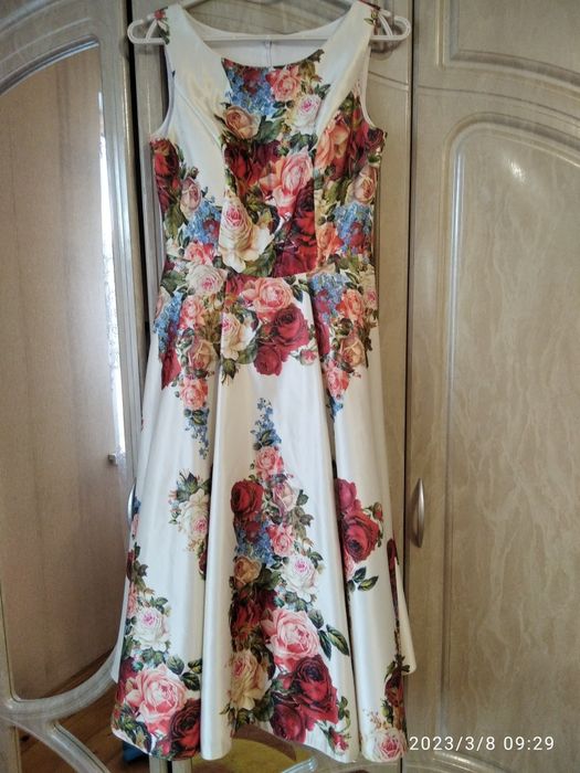 Святкове атласне плаття