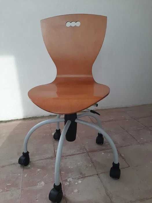 Cadeira de Escritório em madeira