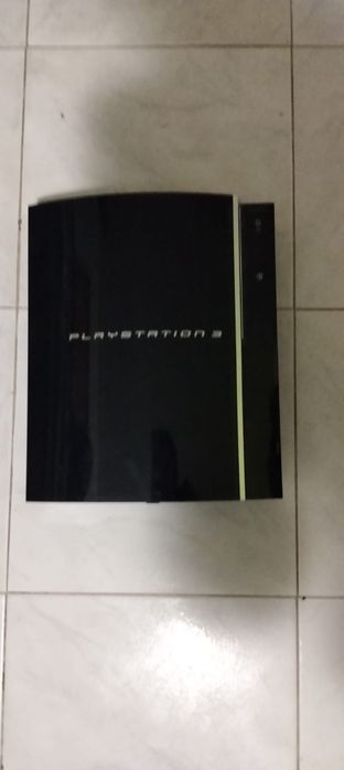 PlayStation 3 em ótimo estado + cabos + comando