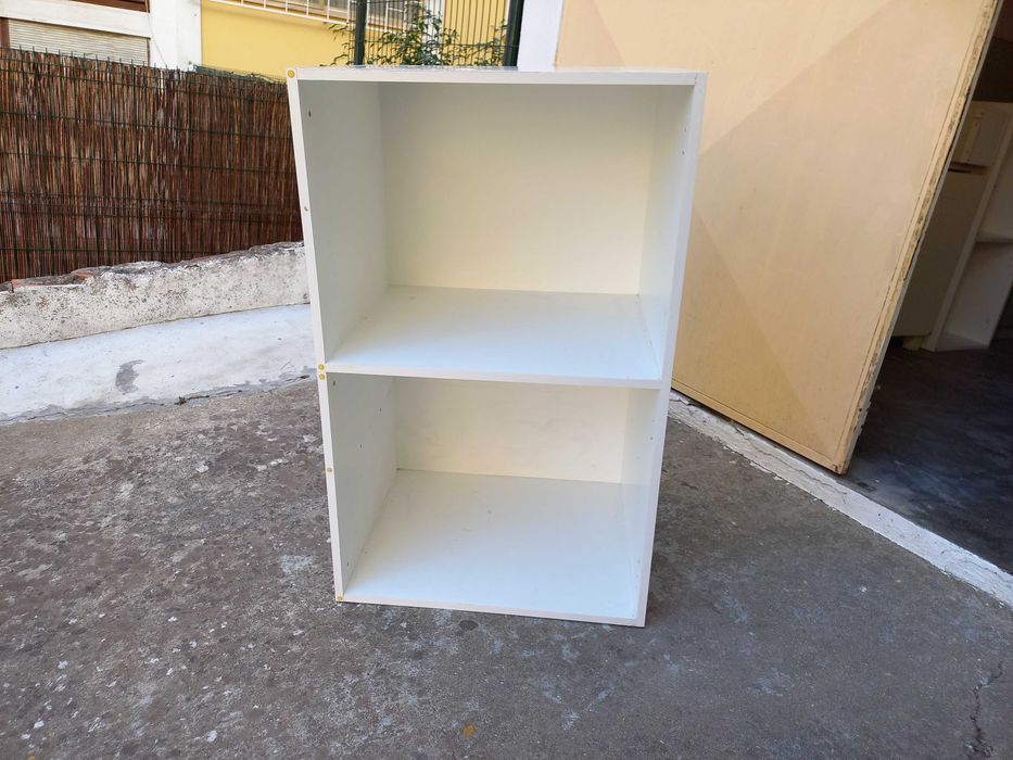 Móvel com 2 Divisões para Arrumações