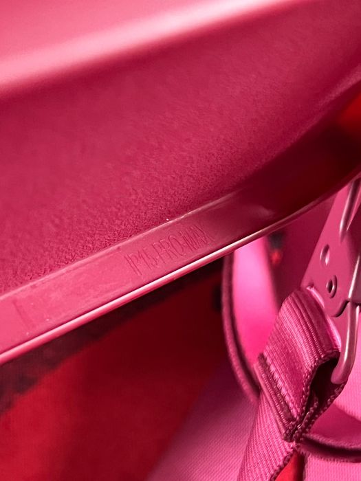 Чохол на айфон 15pro max бордовий з ремінцем через плече