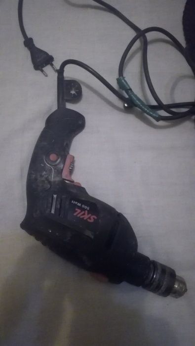 Шуруповерт,дрель ударная Skil