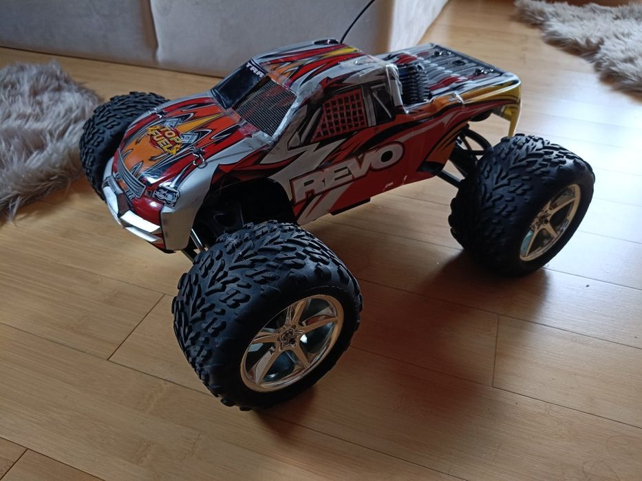 Traxxas revo nitro 3.3, 2.5r auto spalinowe