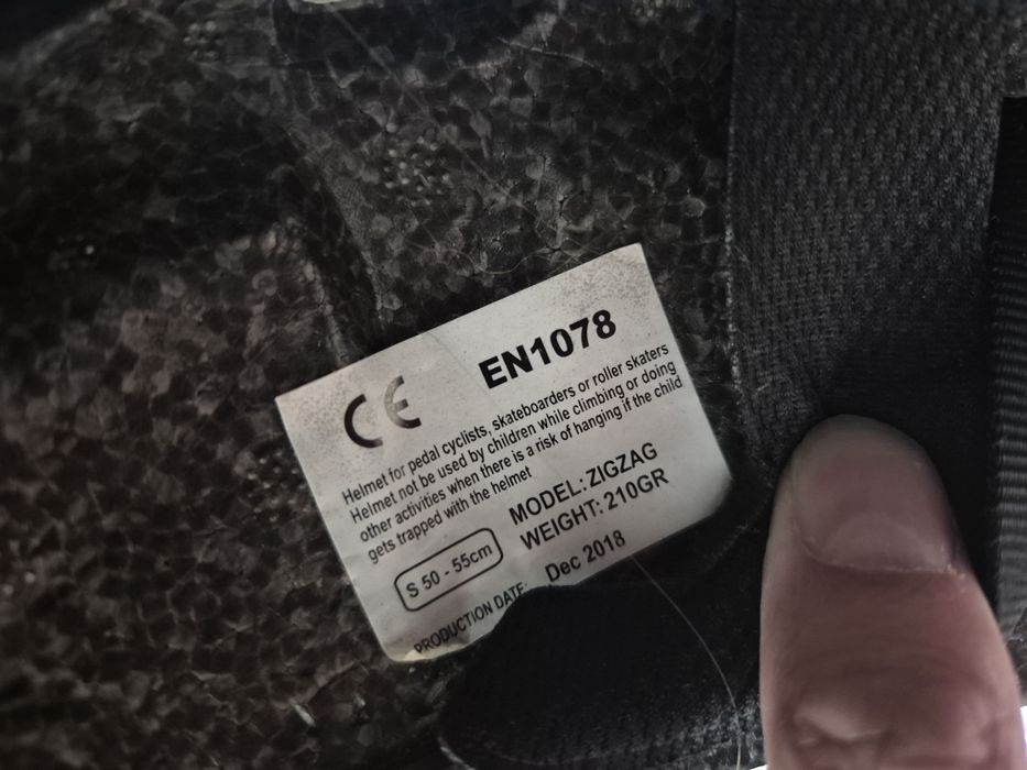 Kask dla dziewczynek w wieku 4 do 8 lat