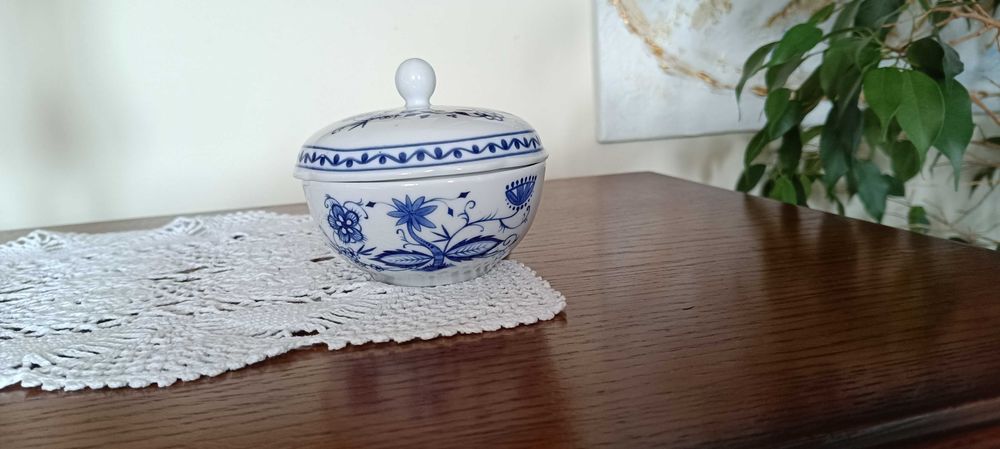 Porcelanowa cukiernica wzór cebulowy
