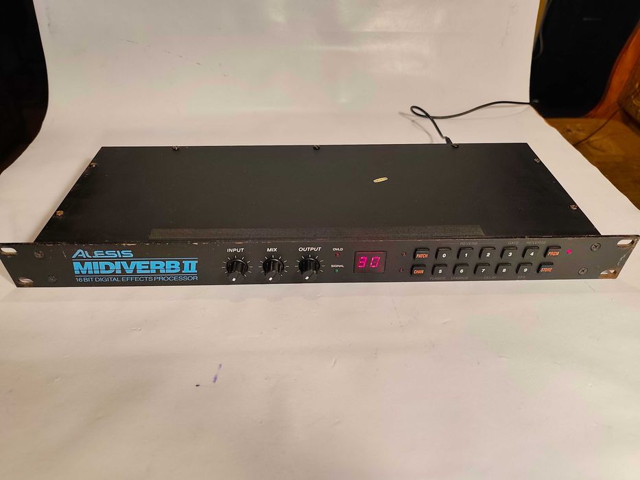 Cyfrowy 16 Bitowy procesor efektów gitarowych ,,ALESIS MIDIVERB II,,