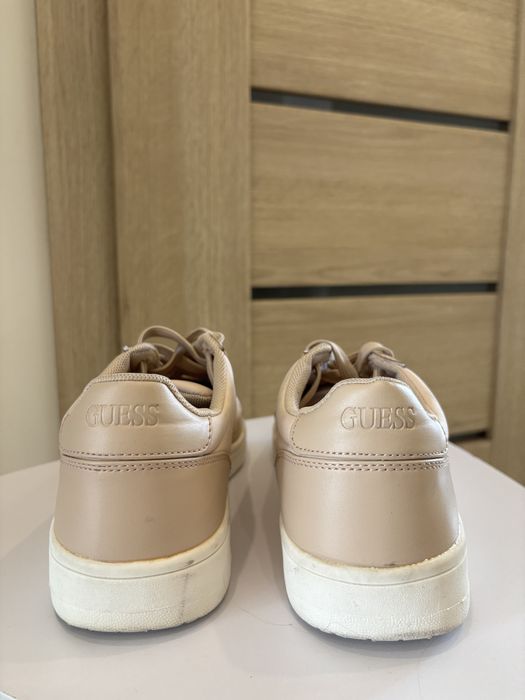 Buty marki Guess