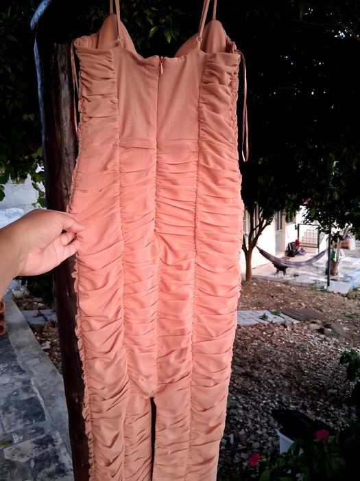 Vestido Breskha,com brincos Lefties.