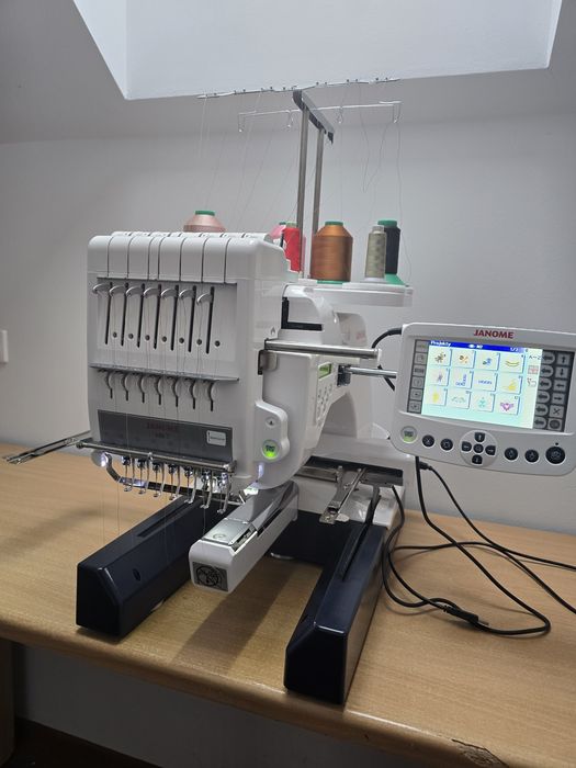 Janome MB-7 hafciarka 7-igłowa + nici, tamborki, oprogramowanie i akcesoria, niski przebieg.