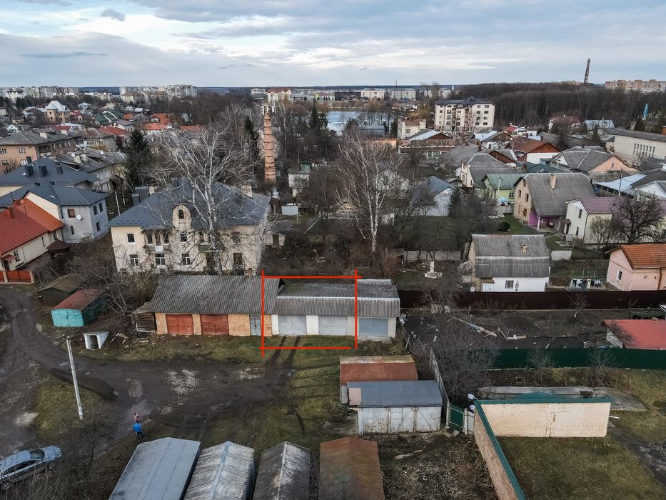 Два спарені гаражі