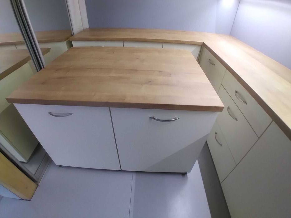 Wyspa kuchenna na kółkach