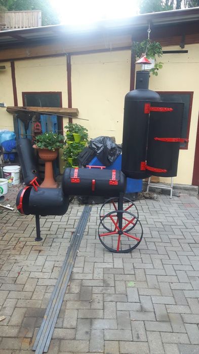 Grill z wędzarnią