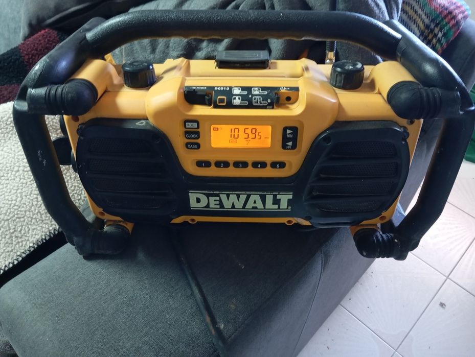 Rádio DeWalt de trabalho