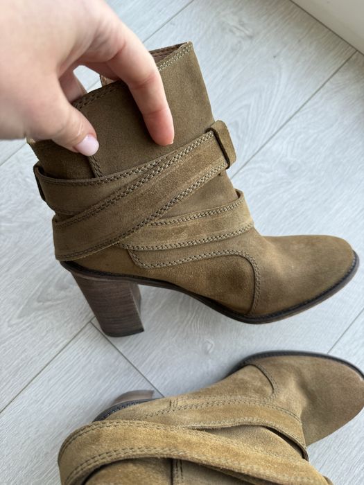 Замшеві ботильйони на підборах  Zara