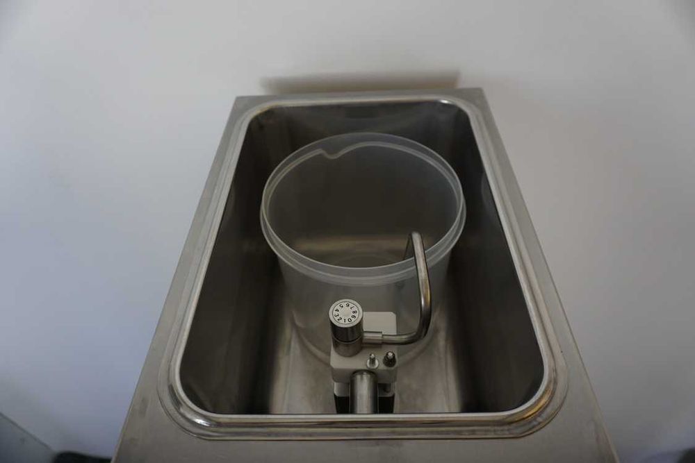 Automat do bitej śmietany śmietaniarka Megamatic S104 4L 36%    a-137