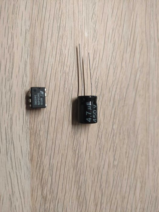 Kondensator 4,7uF 450V elektrolityczny 3 szt