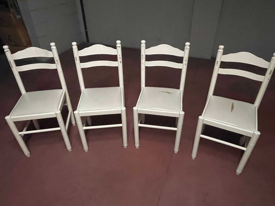 Cadeira Cozinha + Mesa extensivel lacada.