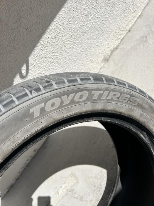 235/50/19 Toyo Tires 2 pneus