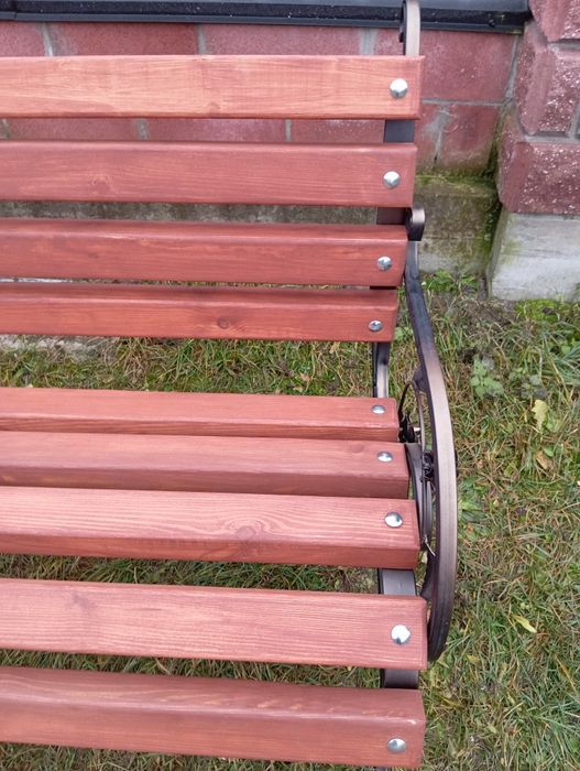 Продам лавочку з кованими перилами