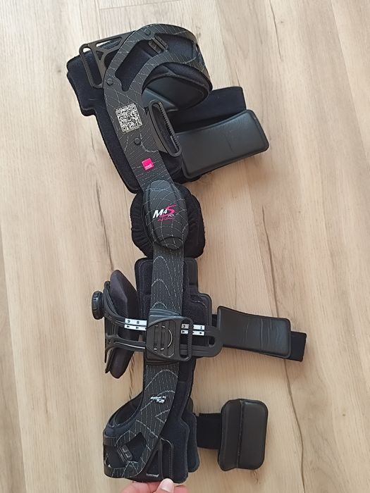 Joelheira m.4s plc dynamic perna direita tamanho L