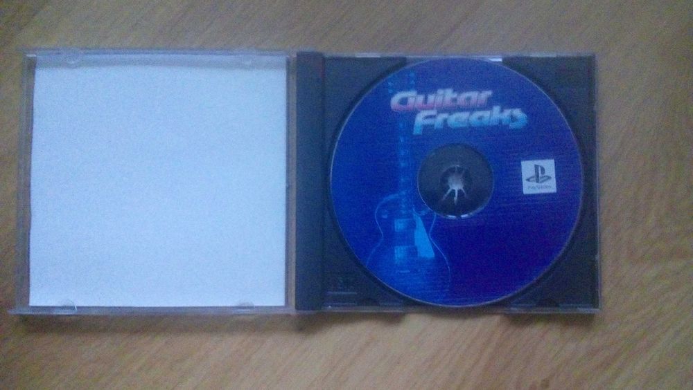 Диск для PS1 гитарный симулятор.
