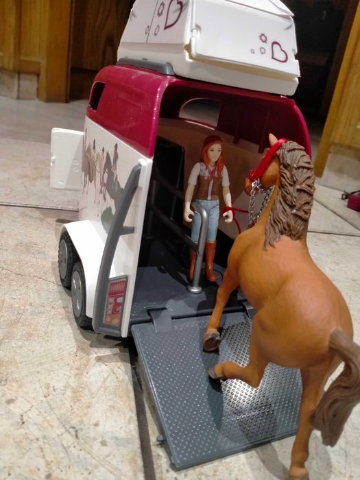 Samochód z przyczepą Schleich