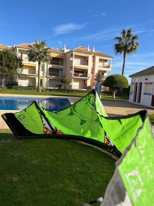 Slingshot 8 meters ready to go! Bar included!