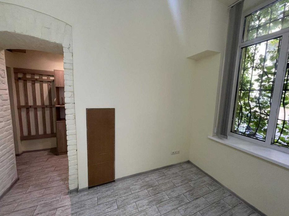 Продаж приміщення з орендарями в центрі Львова