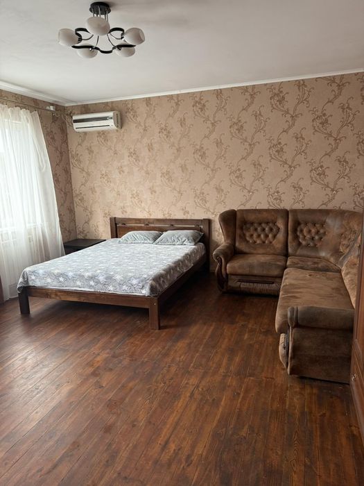 Сдаю посуточно ,почасово большая 1-к кв. р-н Автовокзала, рынка Колос