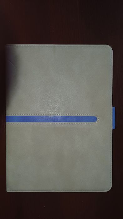 Beżowe etui na tablet obrotowe