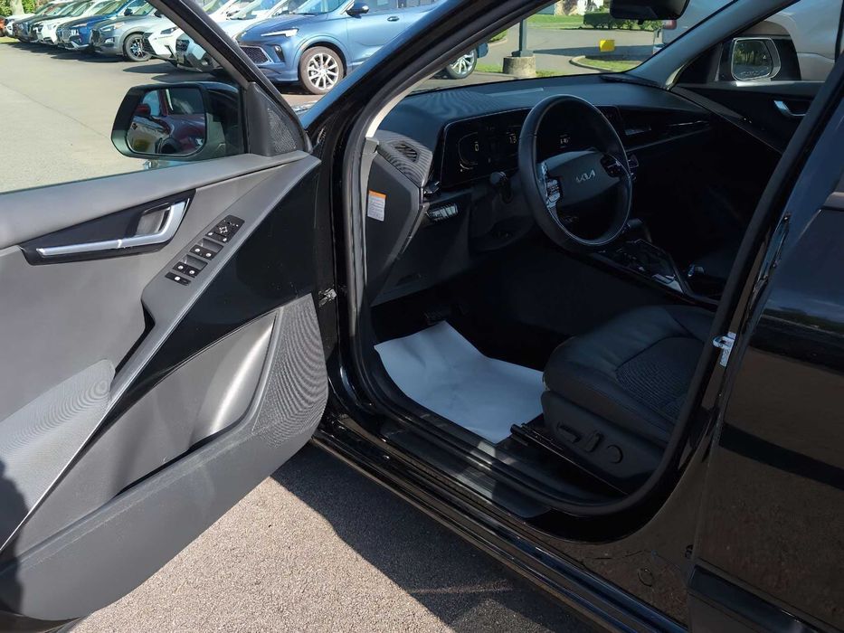 Kia Niro EX Hybrid      2023