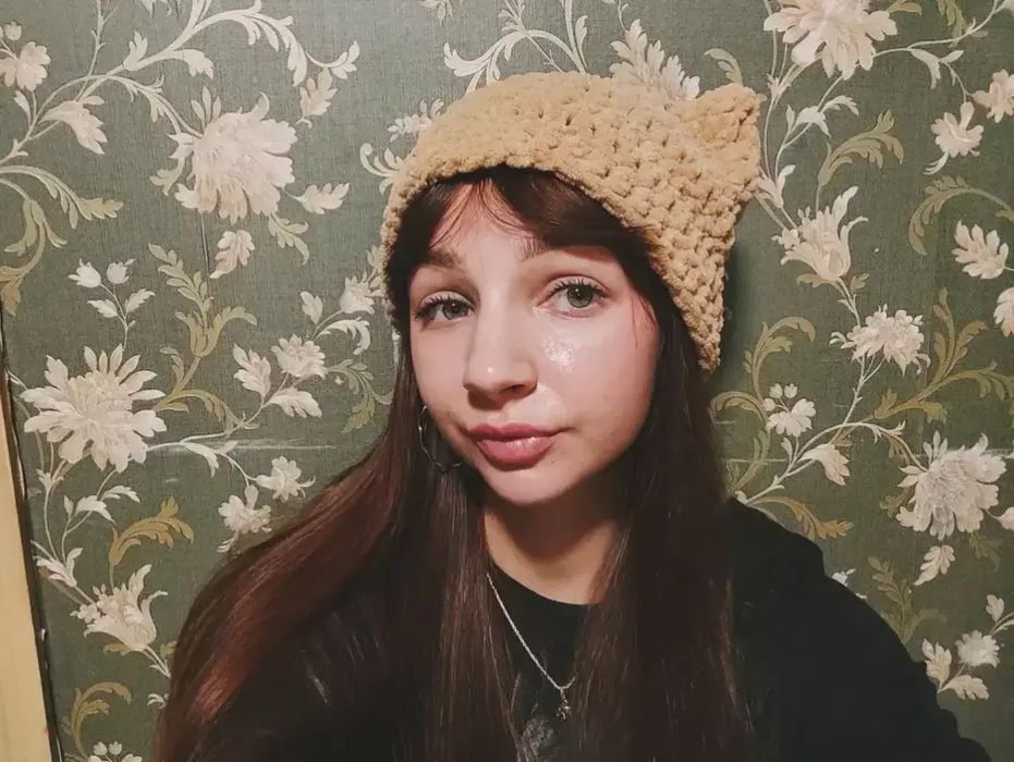 шапка з вушками в'язана